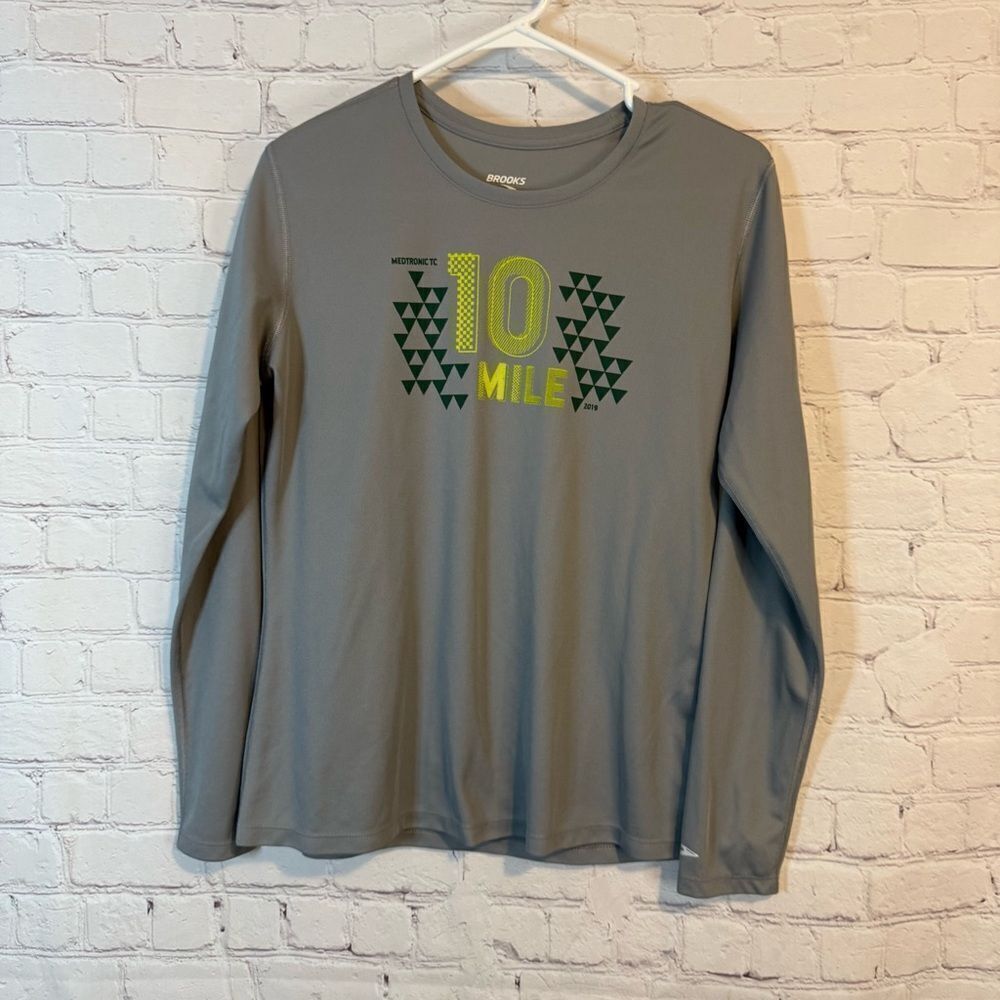 Brooks 10 Mile Marathon Long sleeve shirt size Large